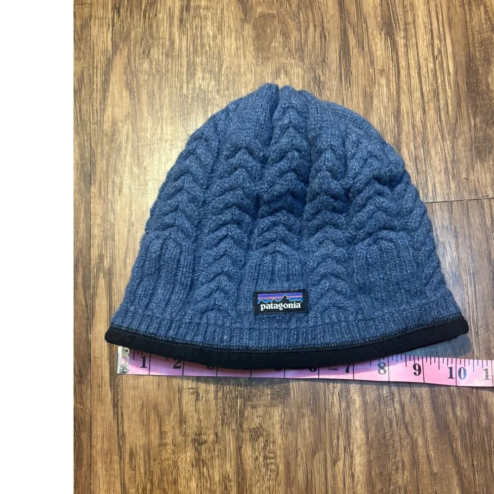 Patagonia Womens Deep Blue Fleece Lined Cable Knit wool‎ beanie Logo Unisex OS